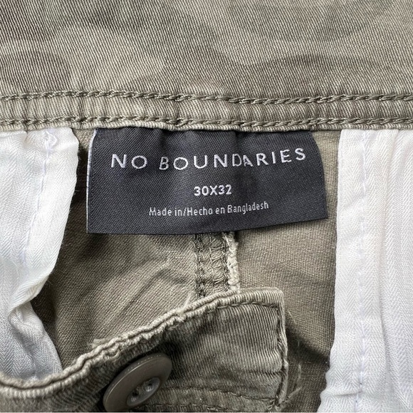 Y2K No Boundaries Cargo camouflage pants with multiple pockets Men Size 30x32 - Picture 8 of 8